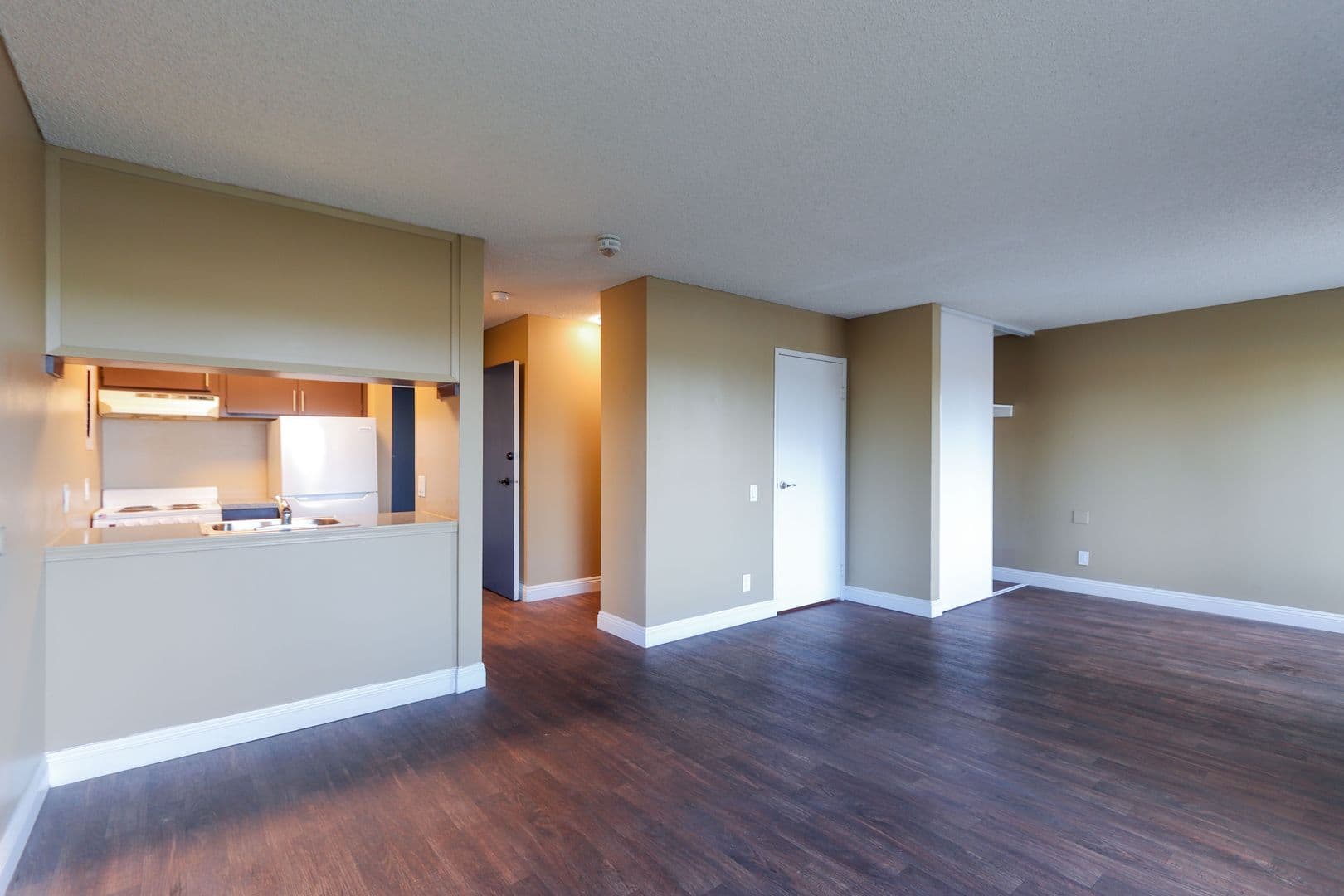 Anaheim Apartment: 225 Southwestern Ave