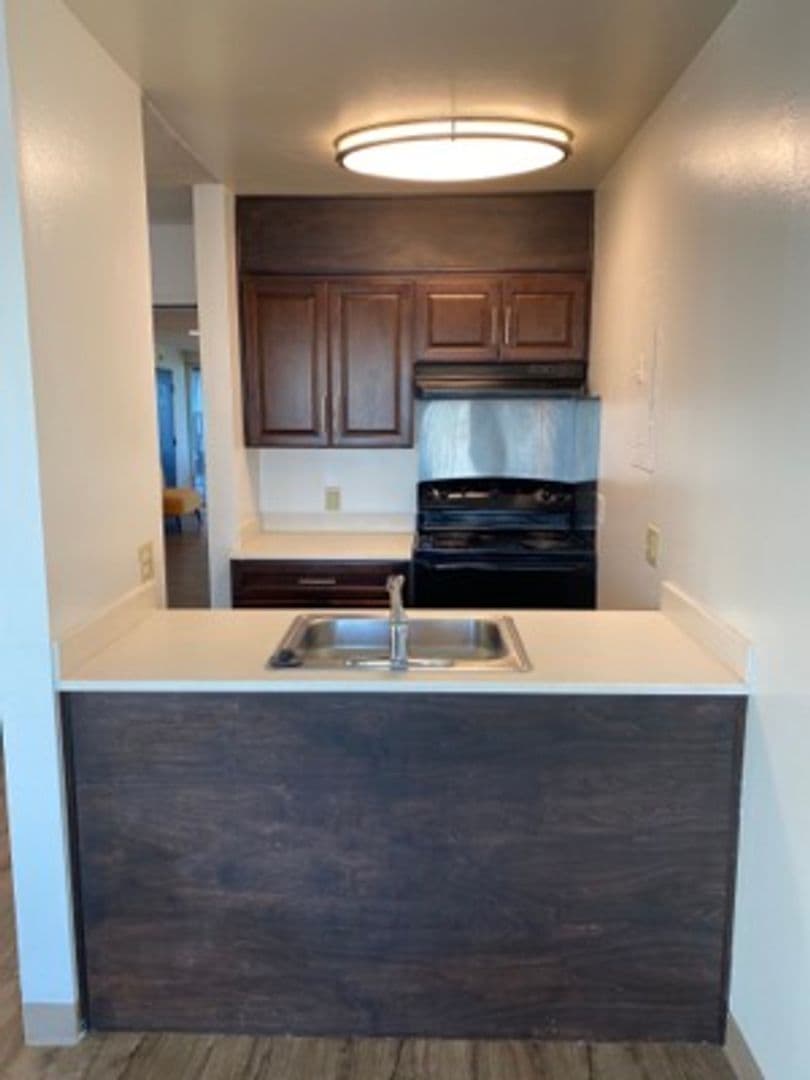Anaheim Apartment: 225 Southwestern Ave