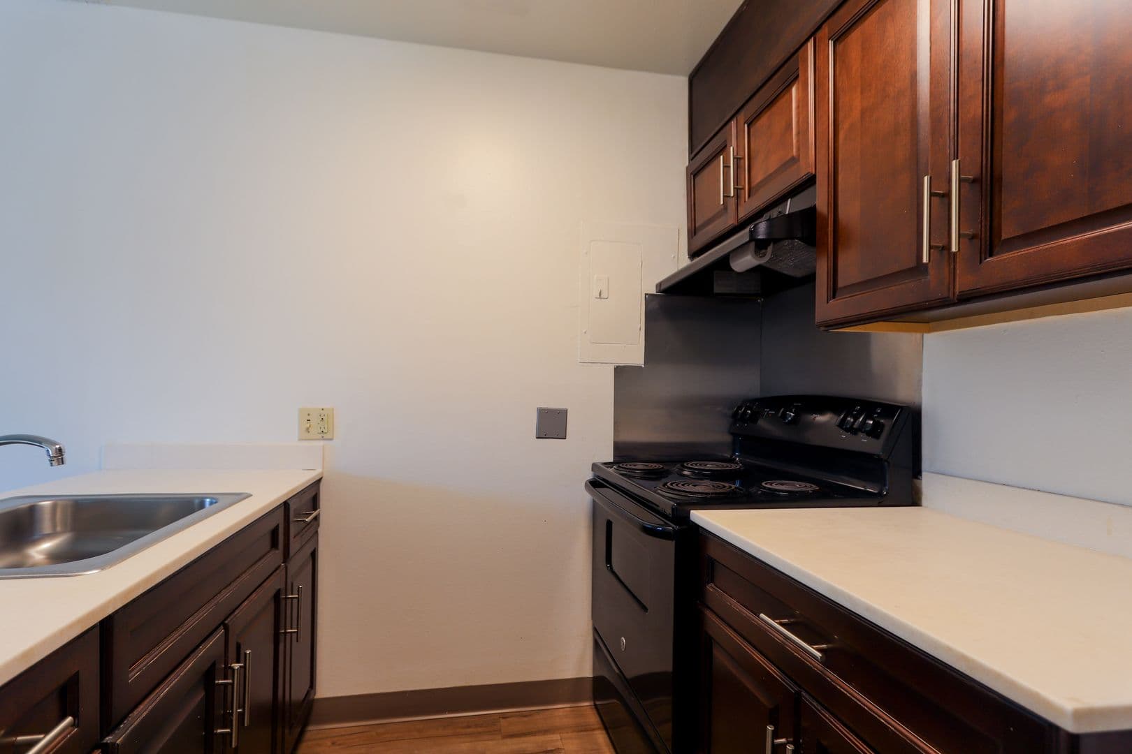 Anaheim Apartment: 225 Southwestern Ave