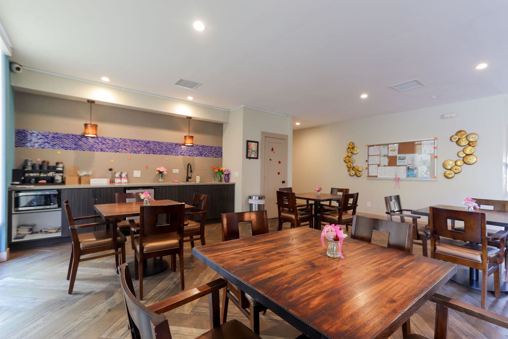 Anaheim Apartment: 225 Southwestern Ave