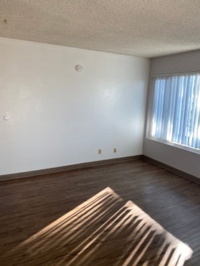 Anaheim Apartment: 225 Southwestern Ave