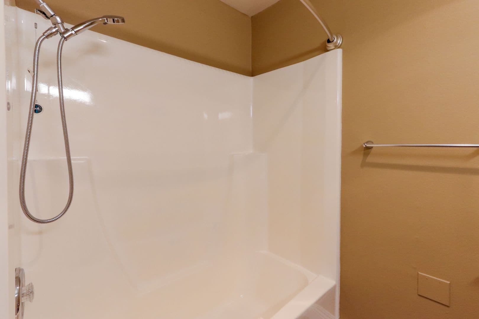 Anaheim Apartment: 225 Southwestern Ave