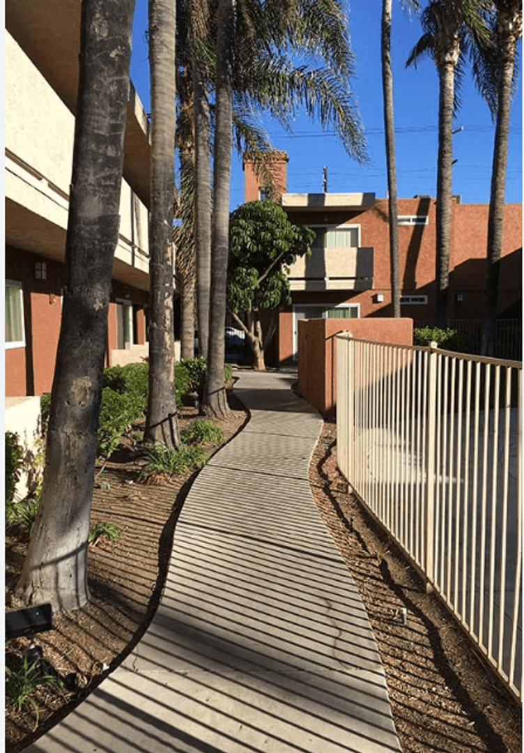 Reseda Apartment: 8039 N. Reseda Blvd