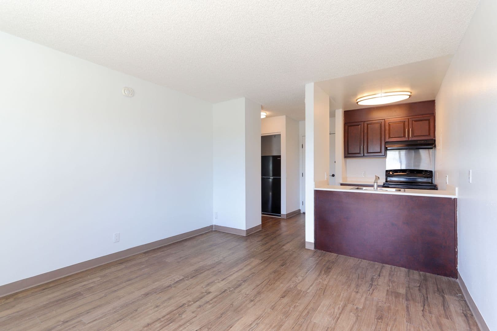 Anaheim Apartment: 225 Southwestern Ave