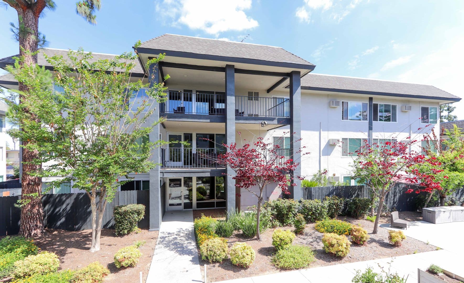 Anaheim Apartment: 225 Southwestern Ave