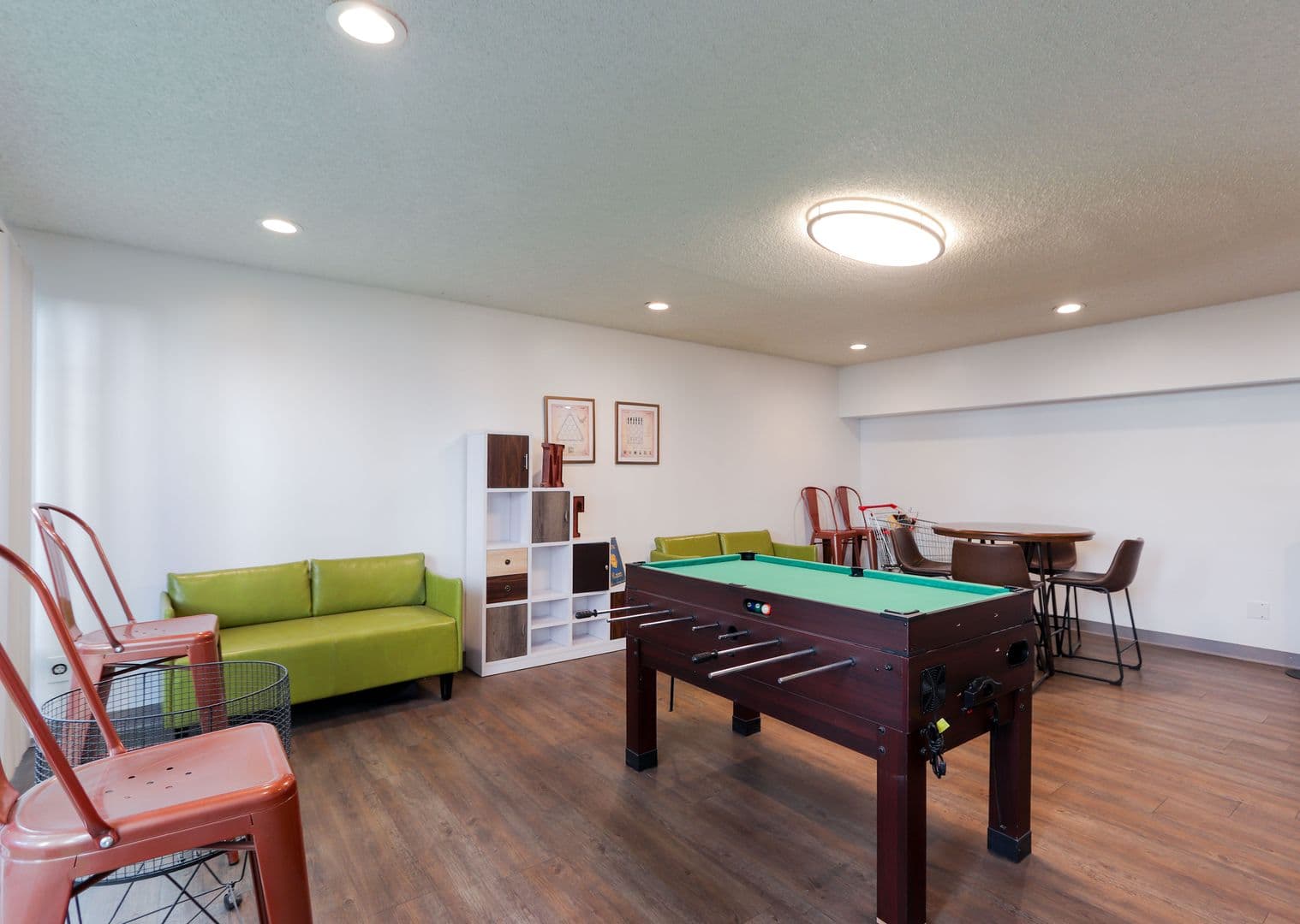Anaheim Apartment: 225 Southwestern Ave