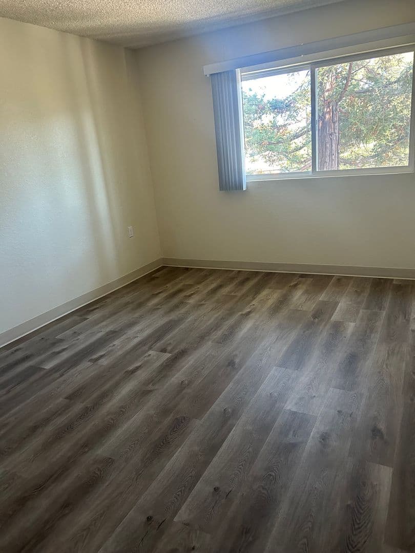 Campbell Apartment: 250 Budd Avenue