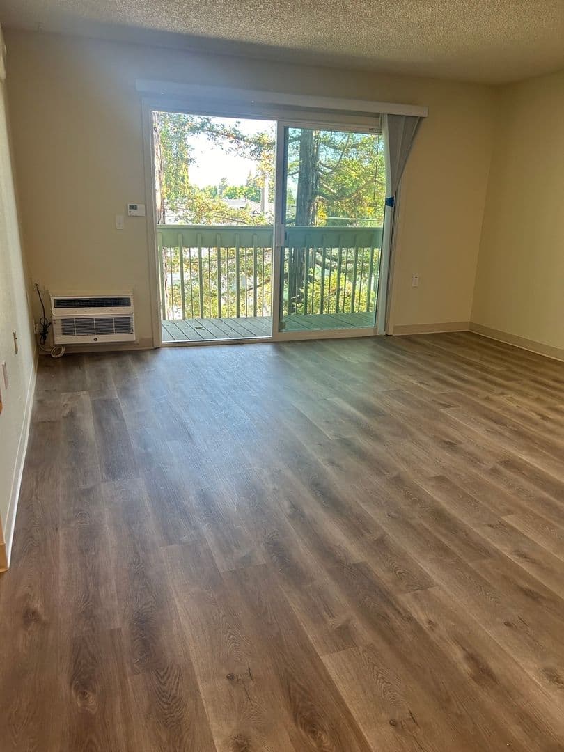 Campbell Apartment: 250 Budd Avenue