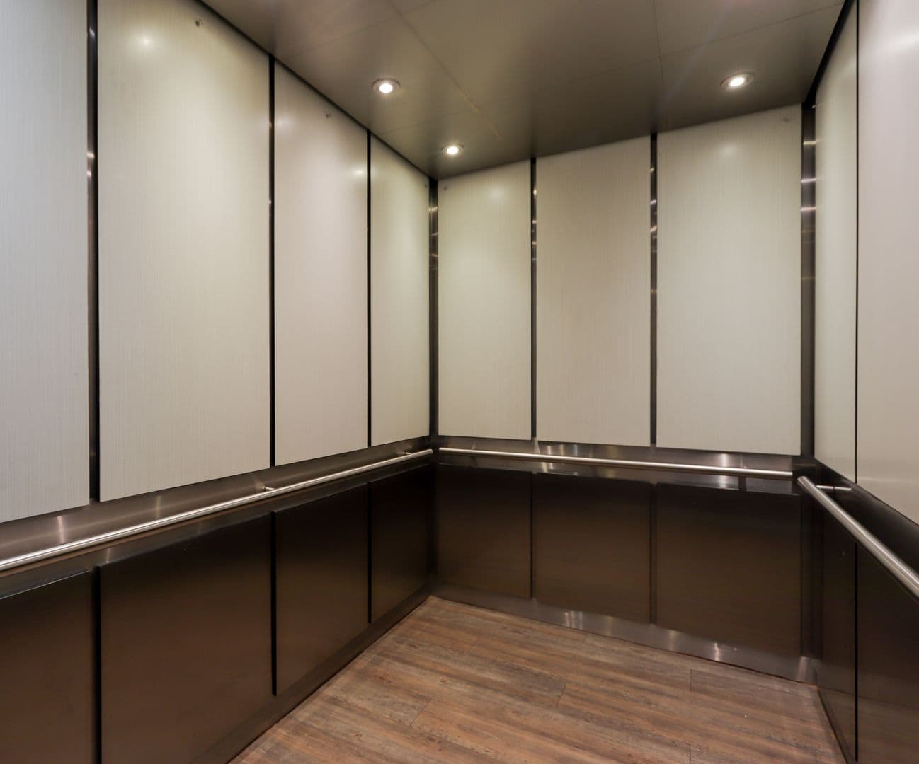 Anaheim Apartment: 225 Southwestern Ave