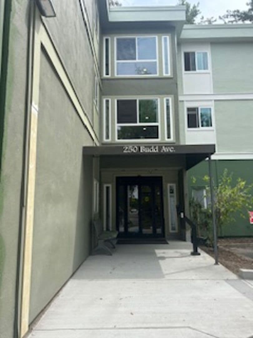 Campbell Apartment: 250 Budd Avenue