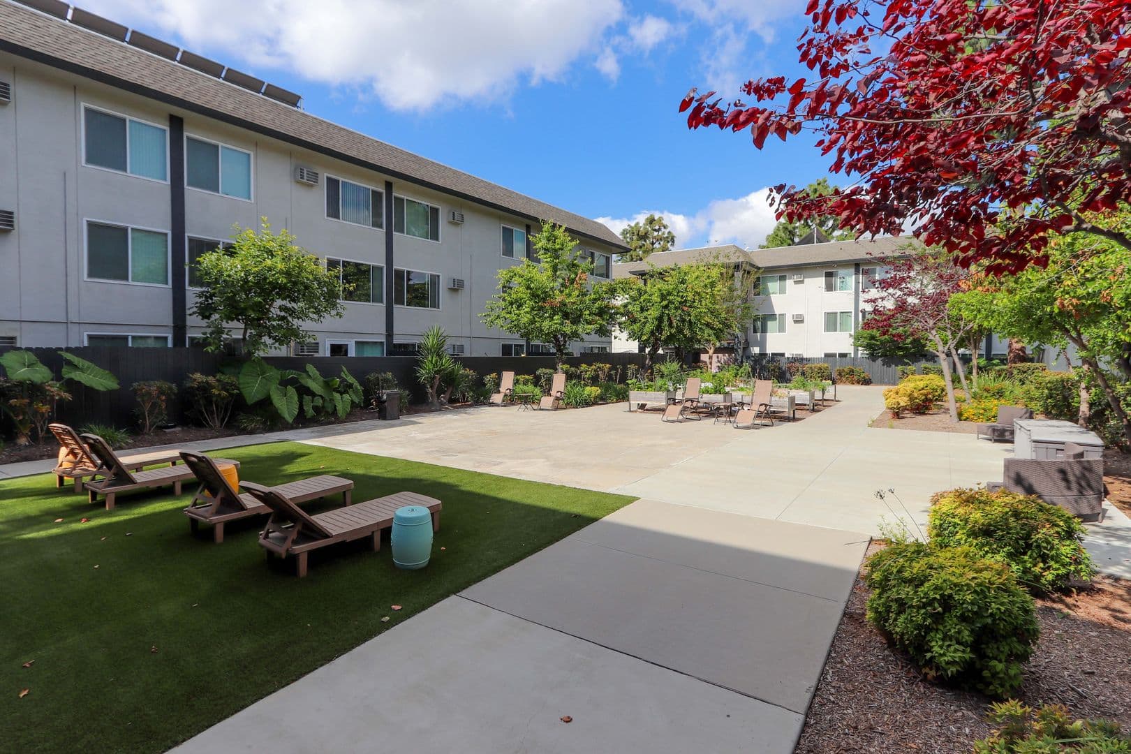 Anaheim Apartment: 225 Southwestern Ave