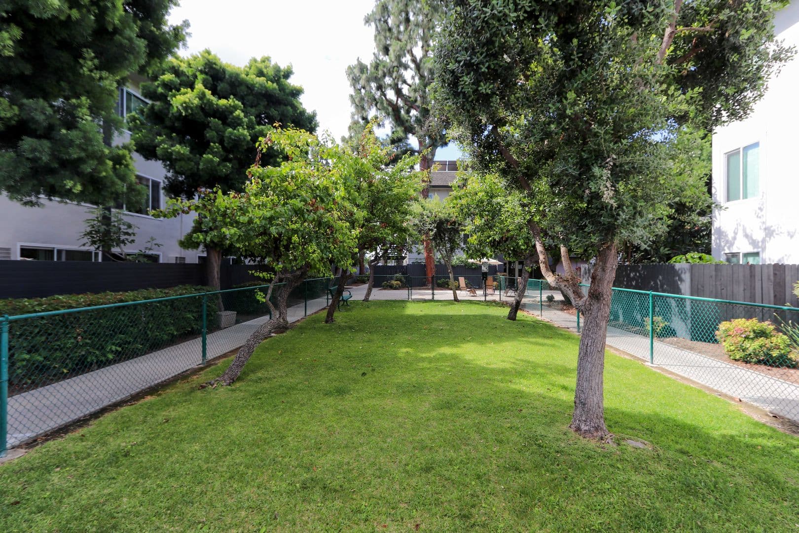 Anaheim Apartment: 225 Southwestern Ave