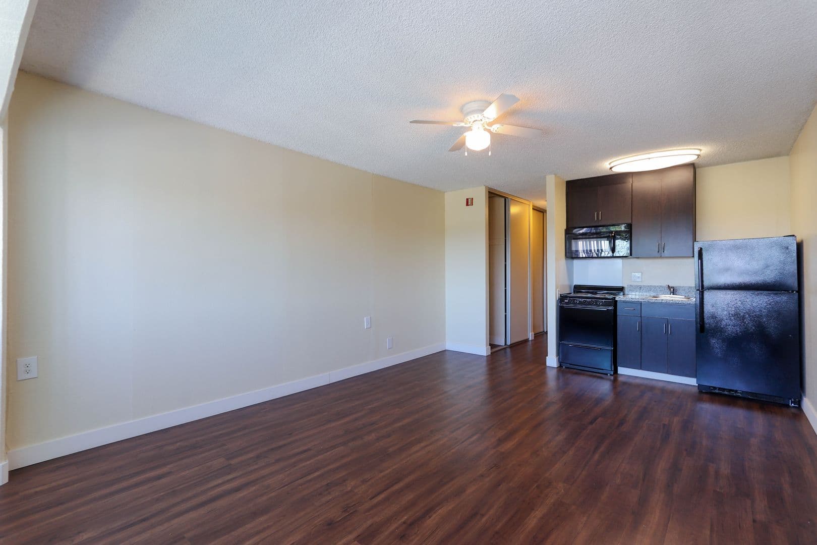 Bellflower Apartment: 9550 Oak Street