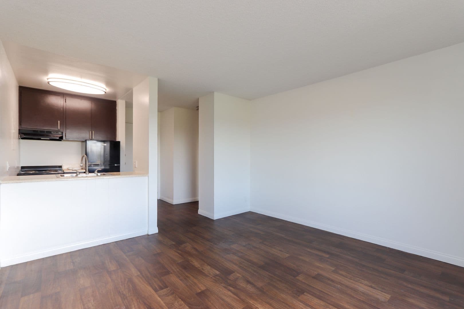 Anaheim Apartment: 225 Southwestern Ave