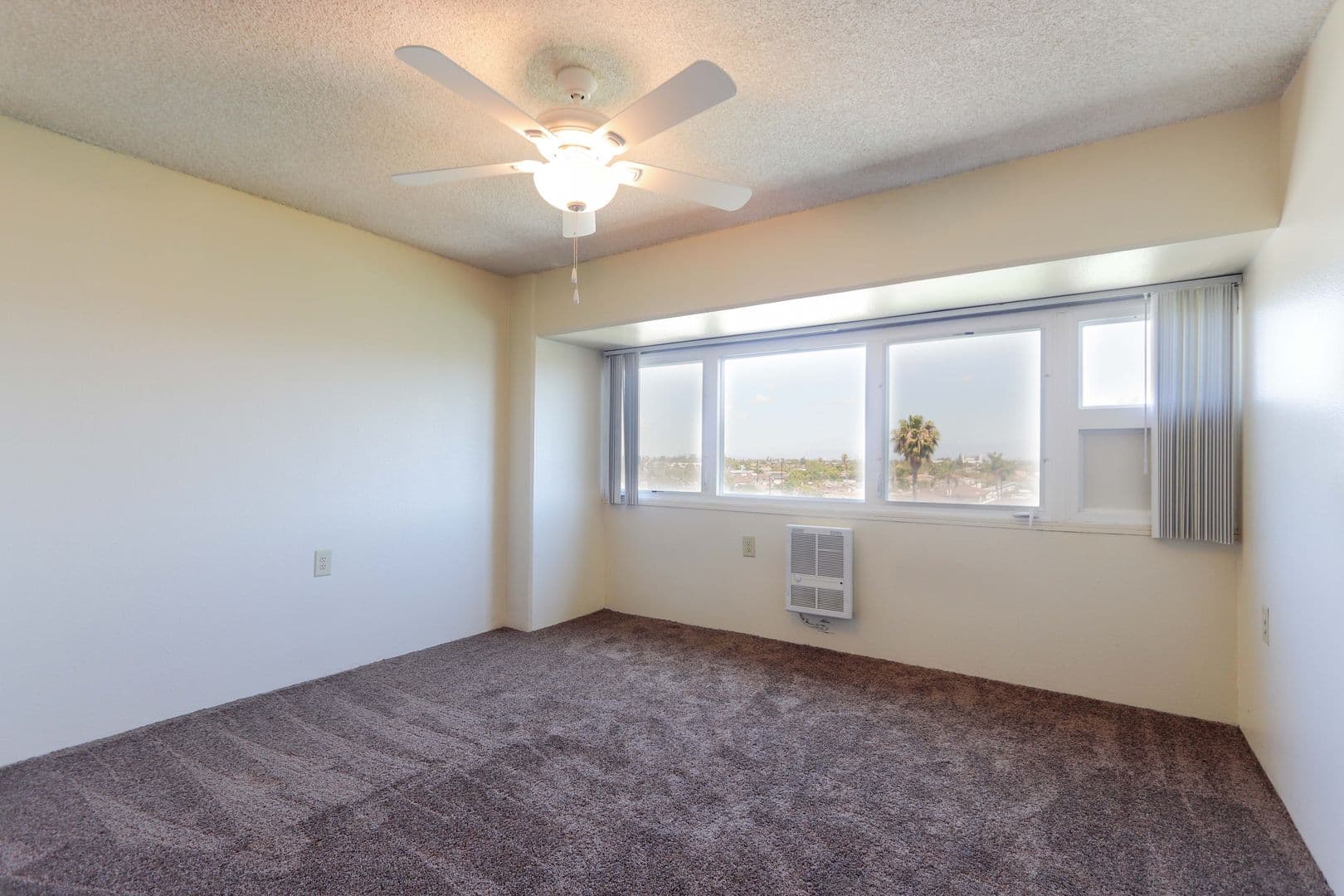 Bellflower Apartment: 9550 Oak Street