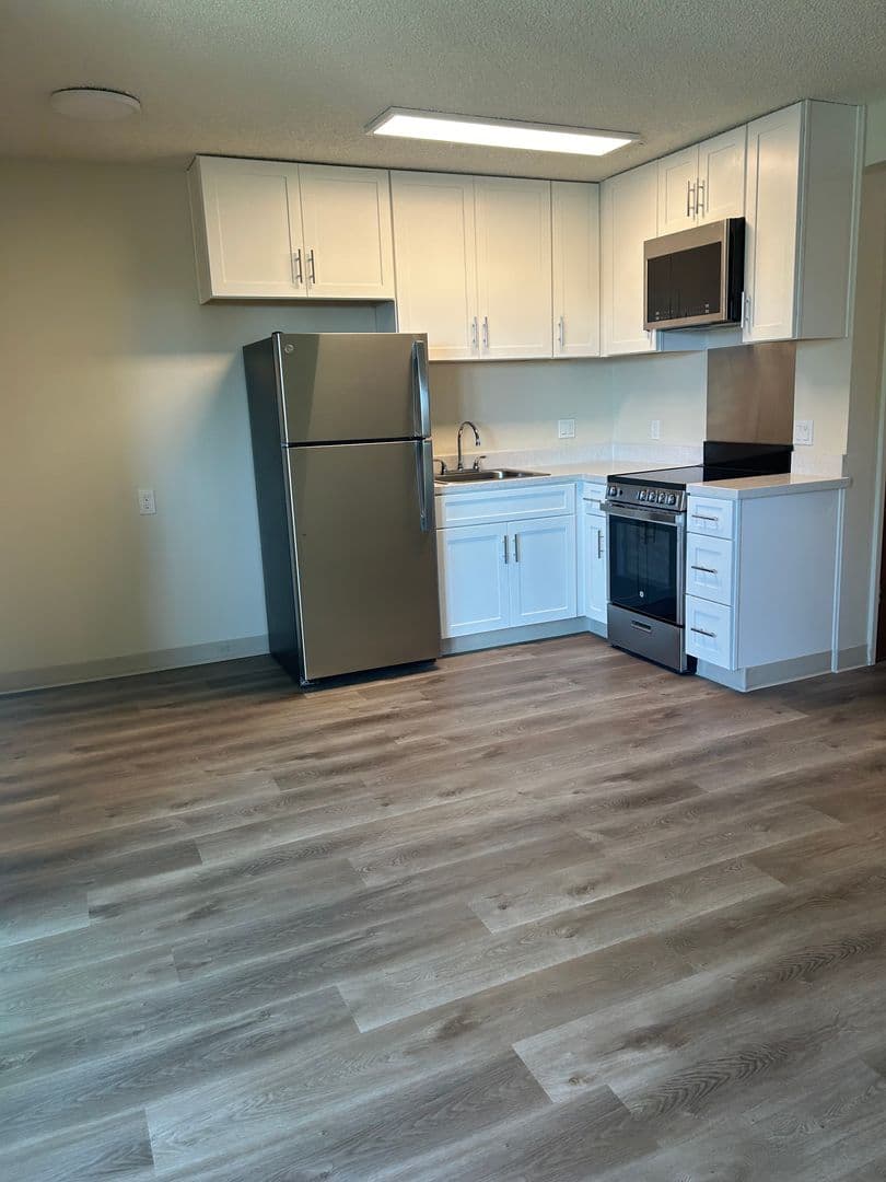 Campbell Apartment: 250 Budd Avenue