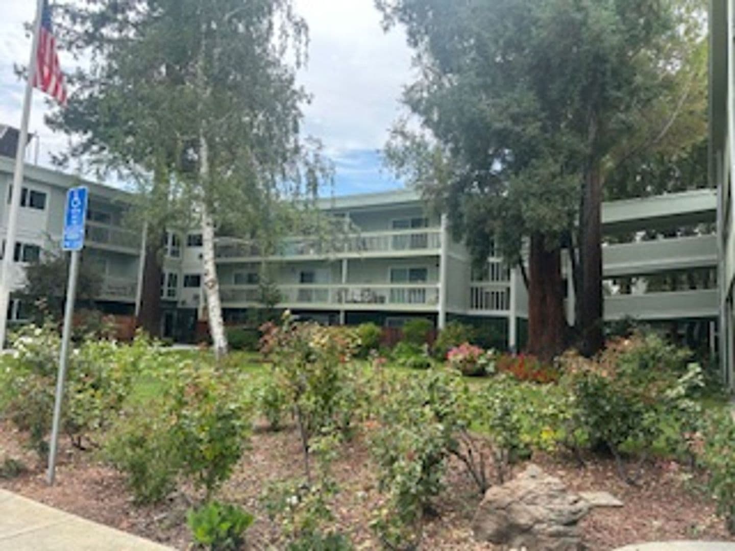 Campbell Apartment: 250 Budd Avenue