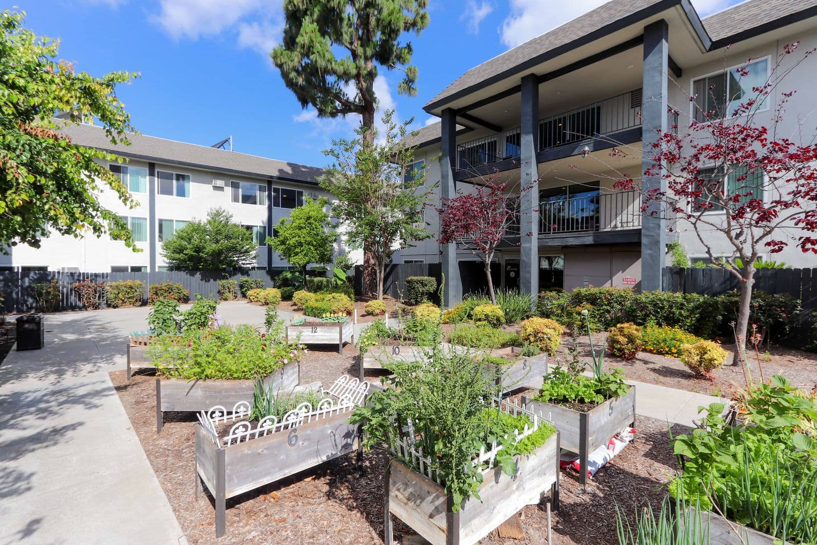 Anaheim Apartment: 225 Southwestern Ave