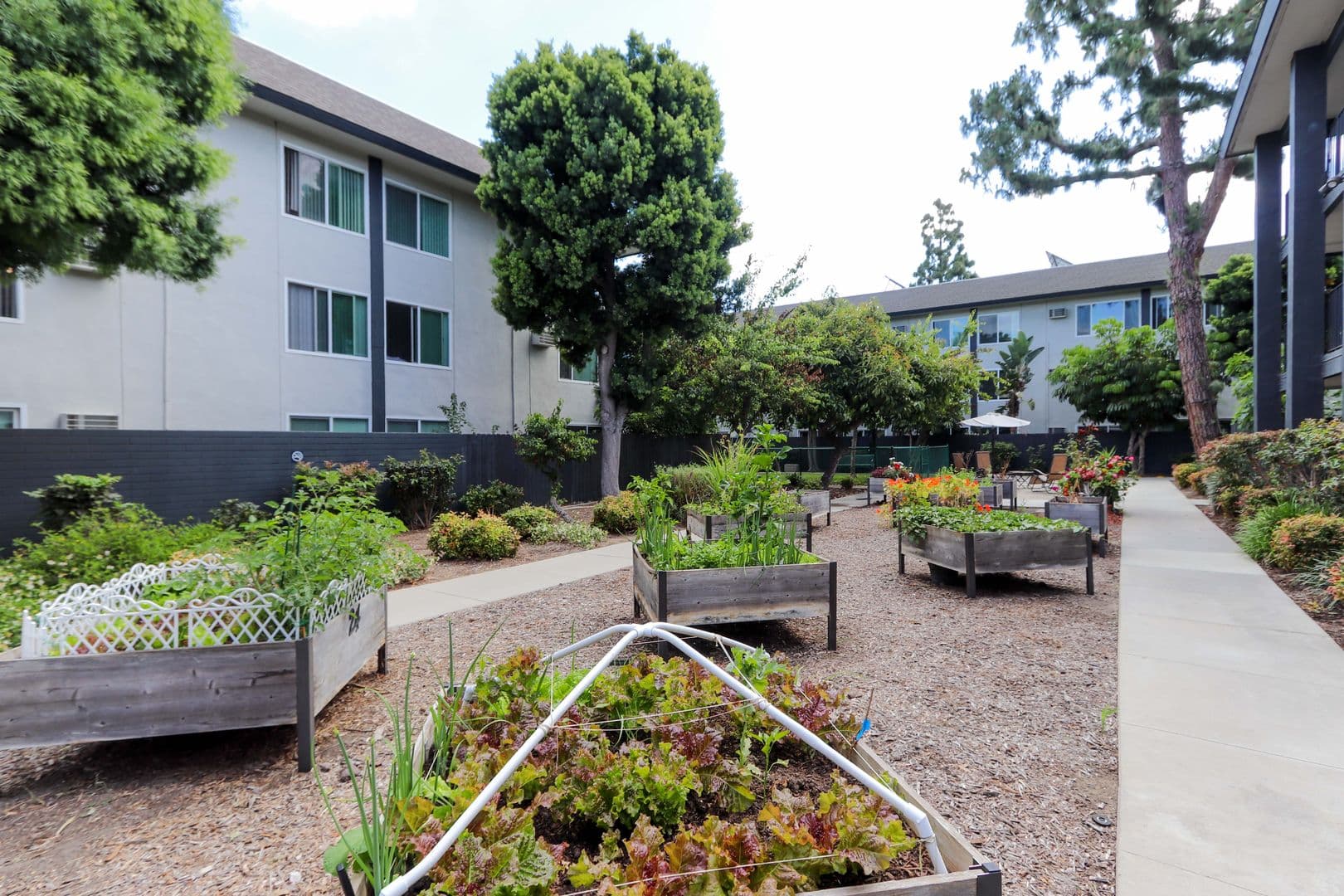 Anaheim Apartment: 225 Southwestern Ave