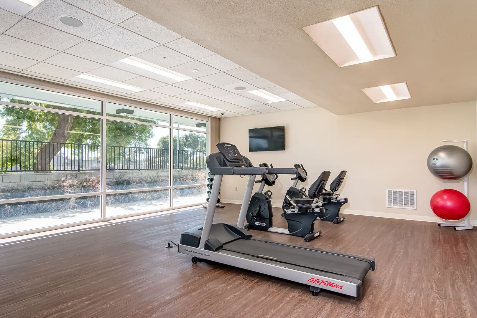 Bellflower Apartment: 9550 Oak Street