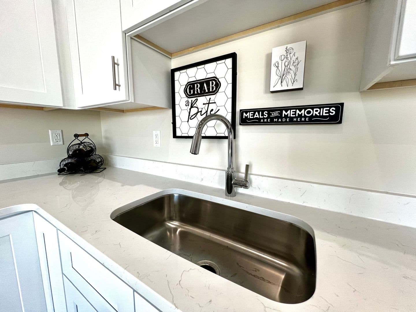 Grand Island Apartment: 1113 North Claude Road