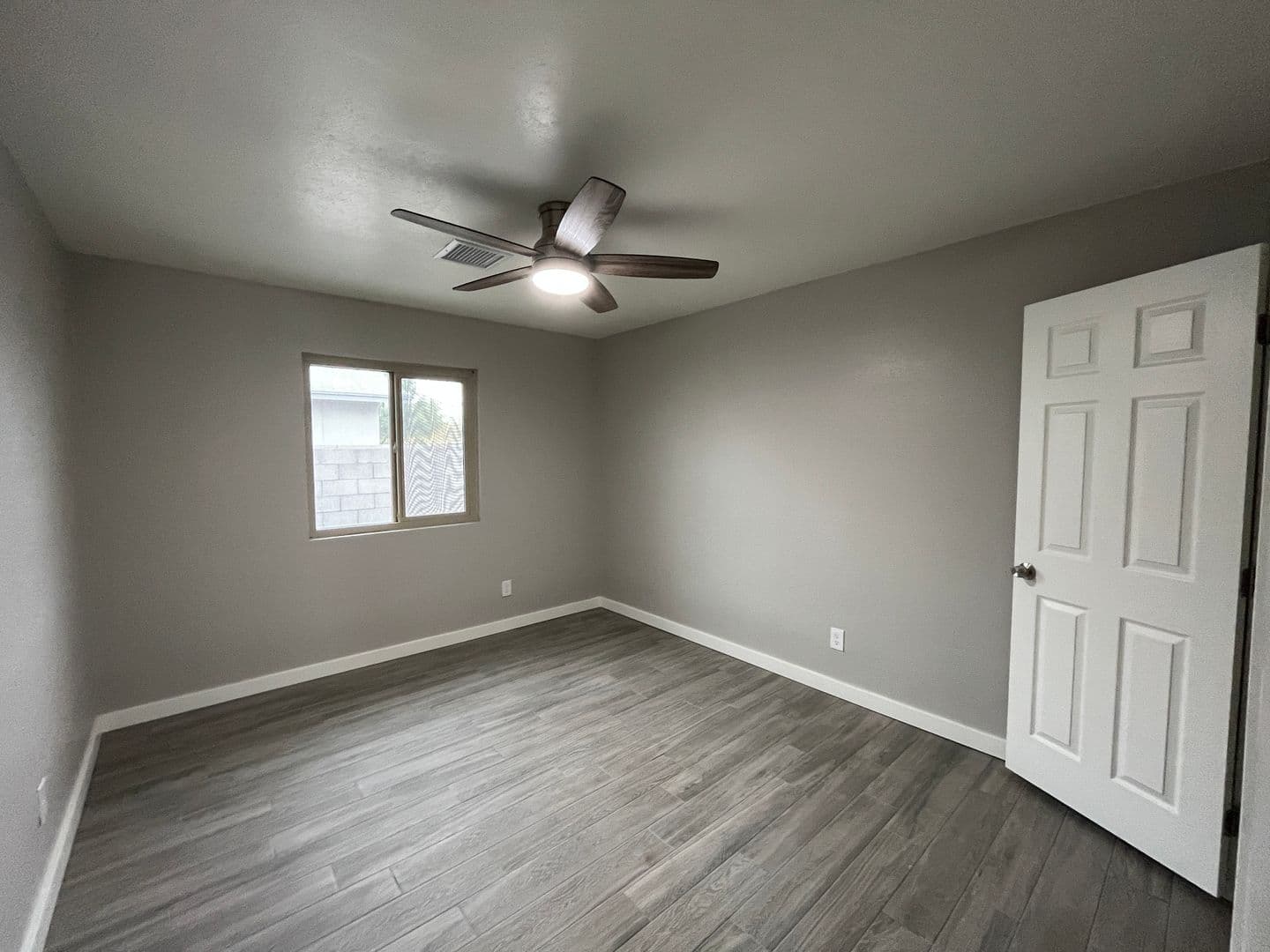 Phoenix Apartment: 2912 E Roeser Rd