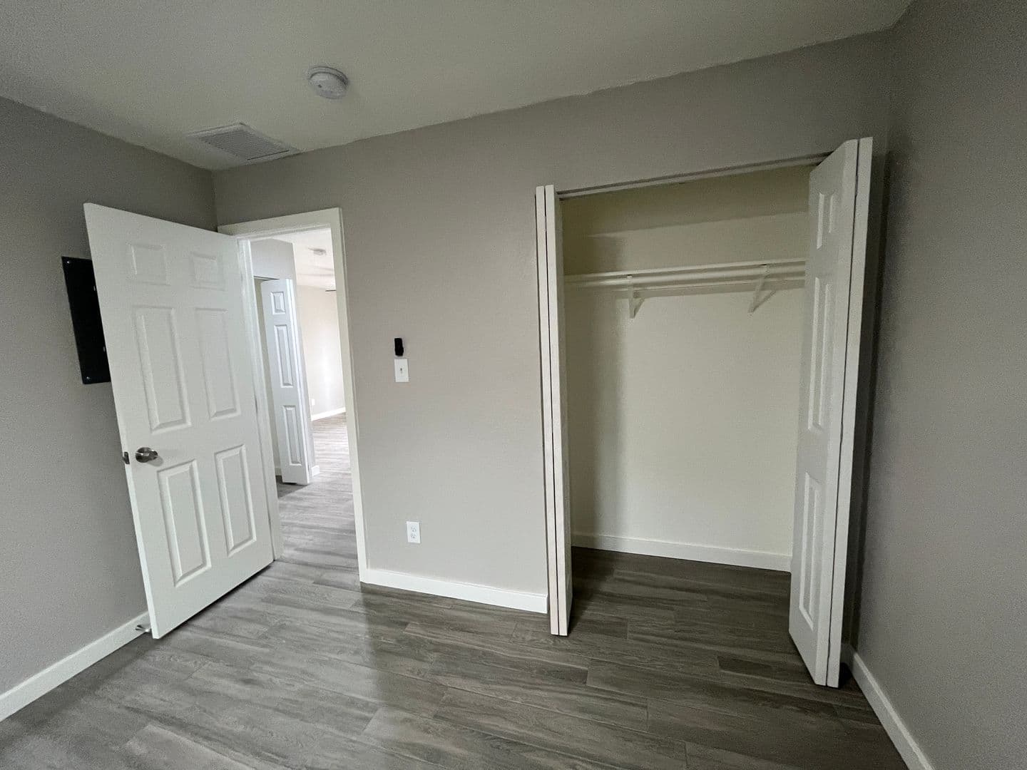 Phoenix Apartment: 2912 E Roeser Rd