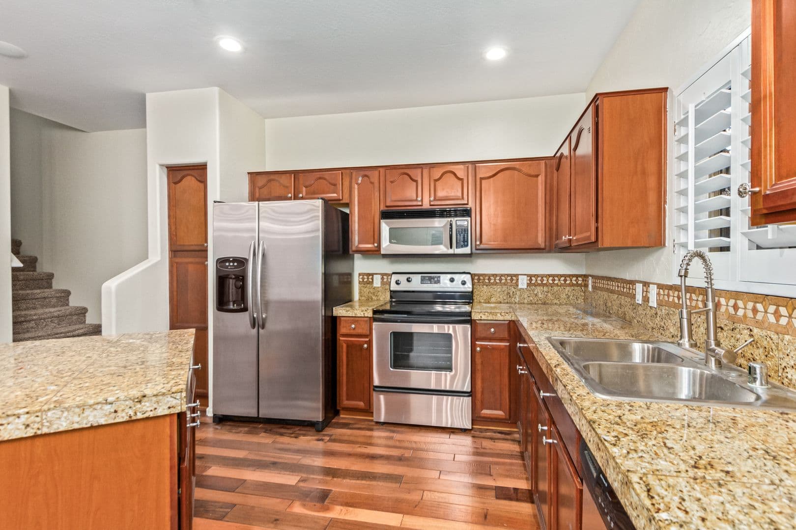 PHOENIX Townhome: 2150 E. Bell Rd.