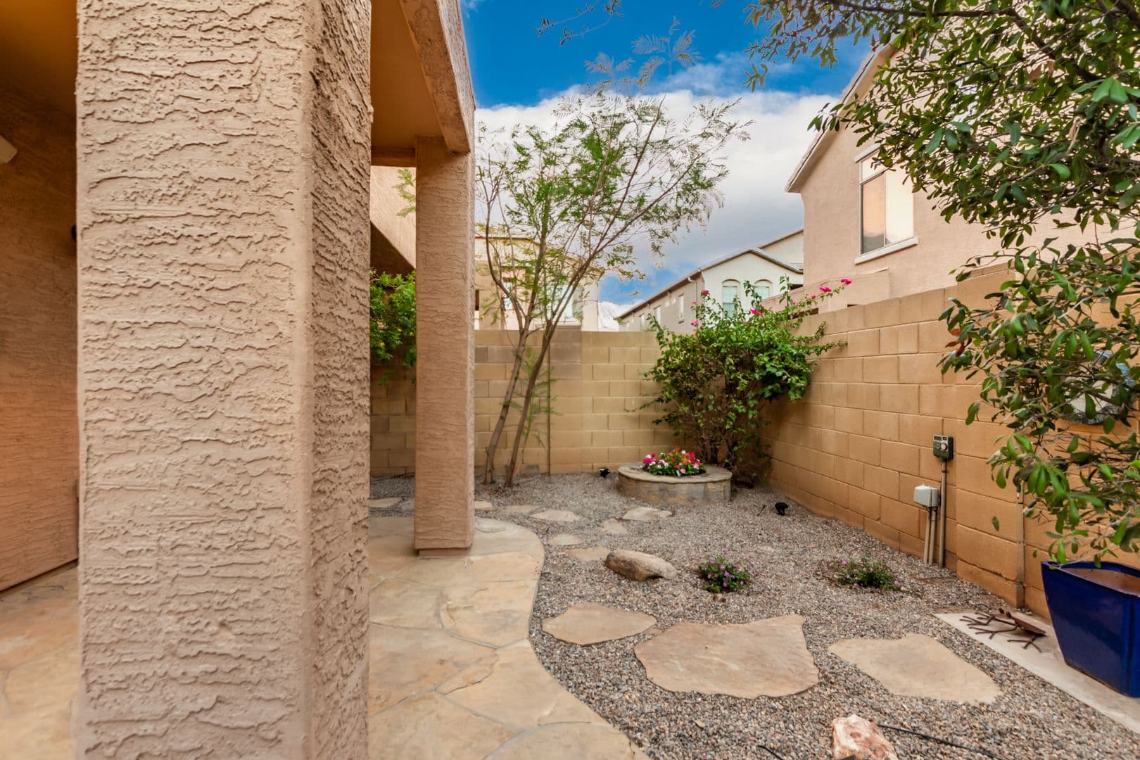 PHOENIX Townhome: 2150 E. Bell Rd.