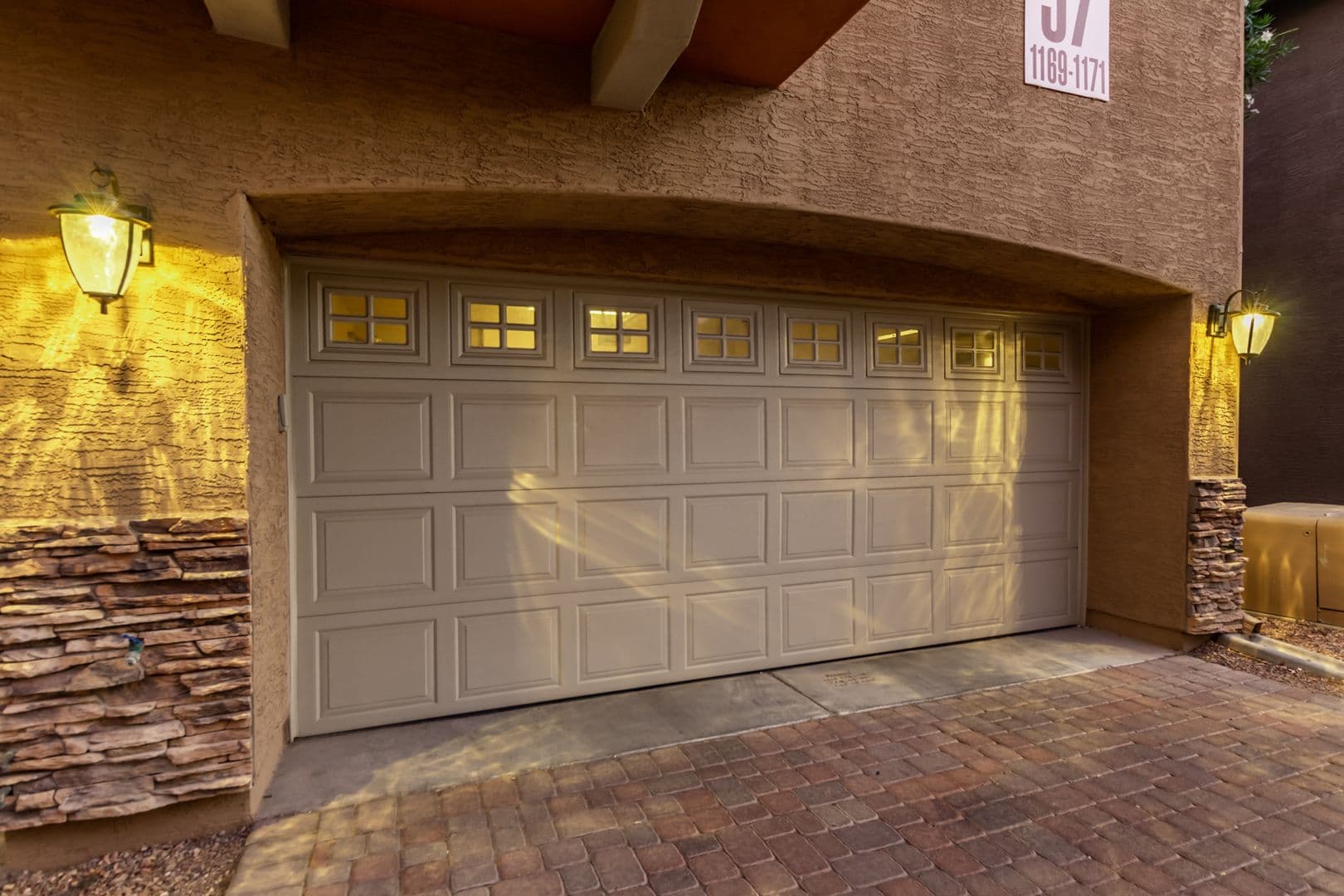 PHOENIX Townhome: 2150 E. Bell Rd.
