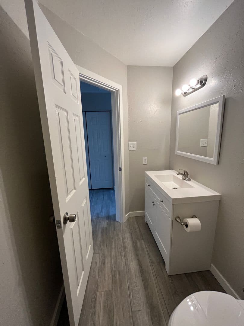 Phoenix Apartment: 2912 E Roeser Rd