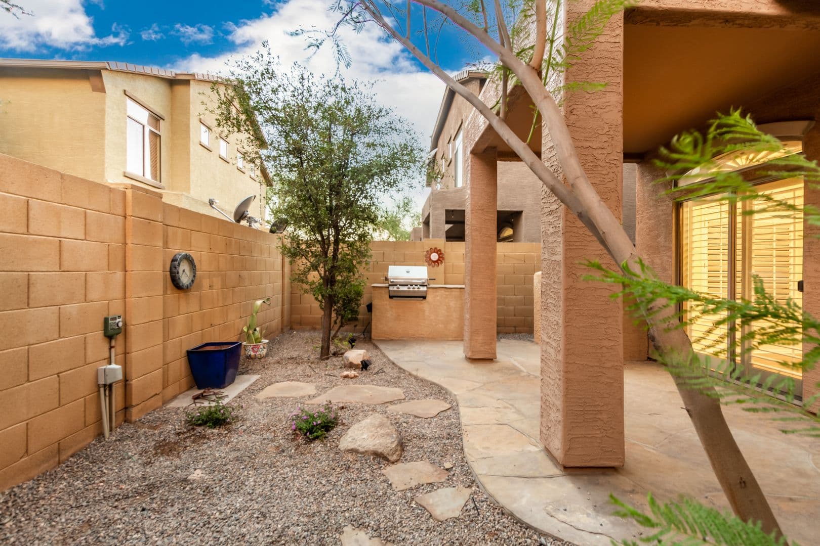 PHOENIX Townhome: 2150 E. Bell Rd.