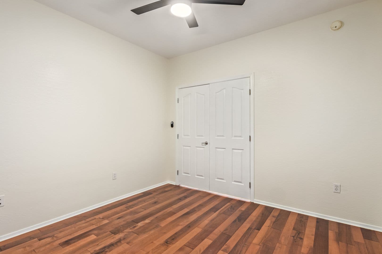 PHOENIX Townhome: 2150 E. Bell Rd.
