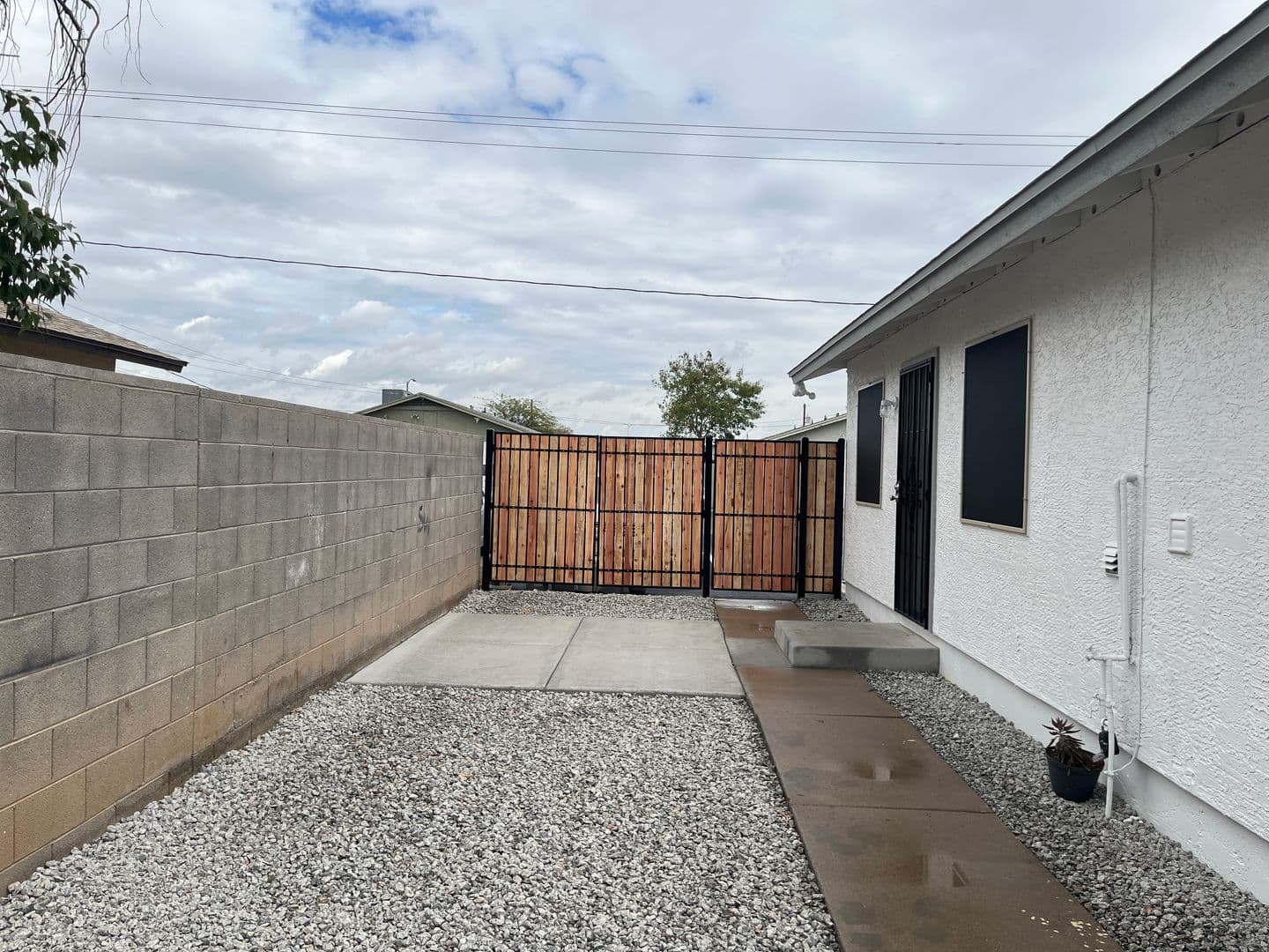 Phoenix Apartment: 2912 E Roeser Rd