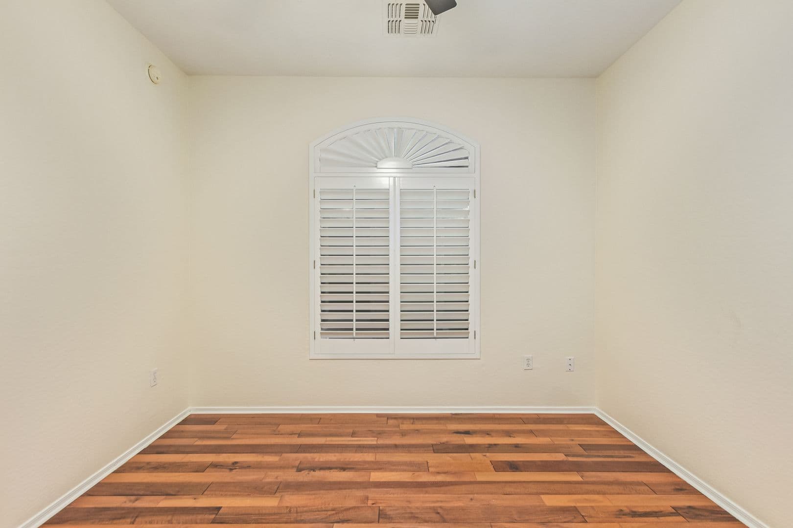 PHOENIX Townhome: 2150 E. Bell Rd.