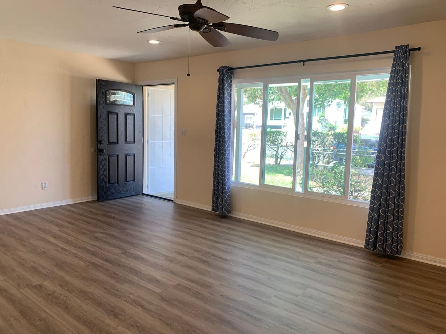El Cajon House: 489 El Monte Rd