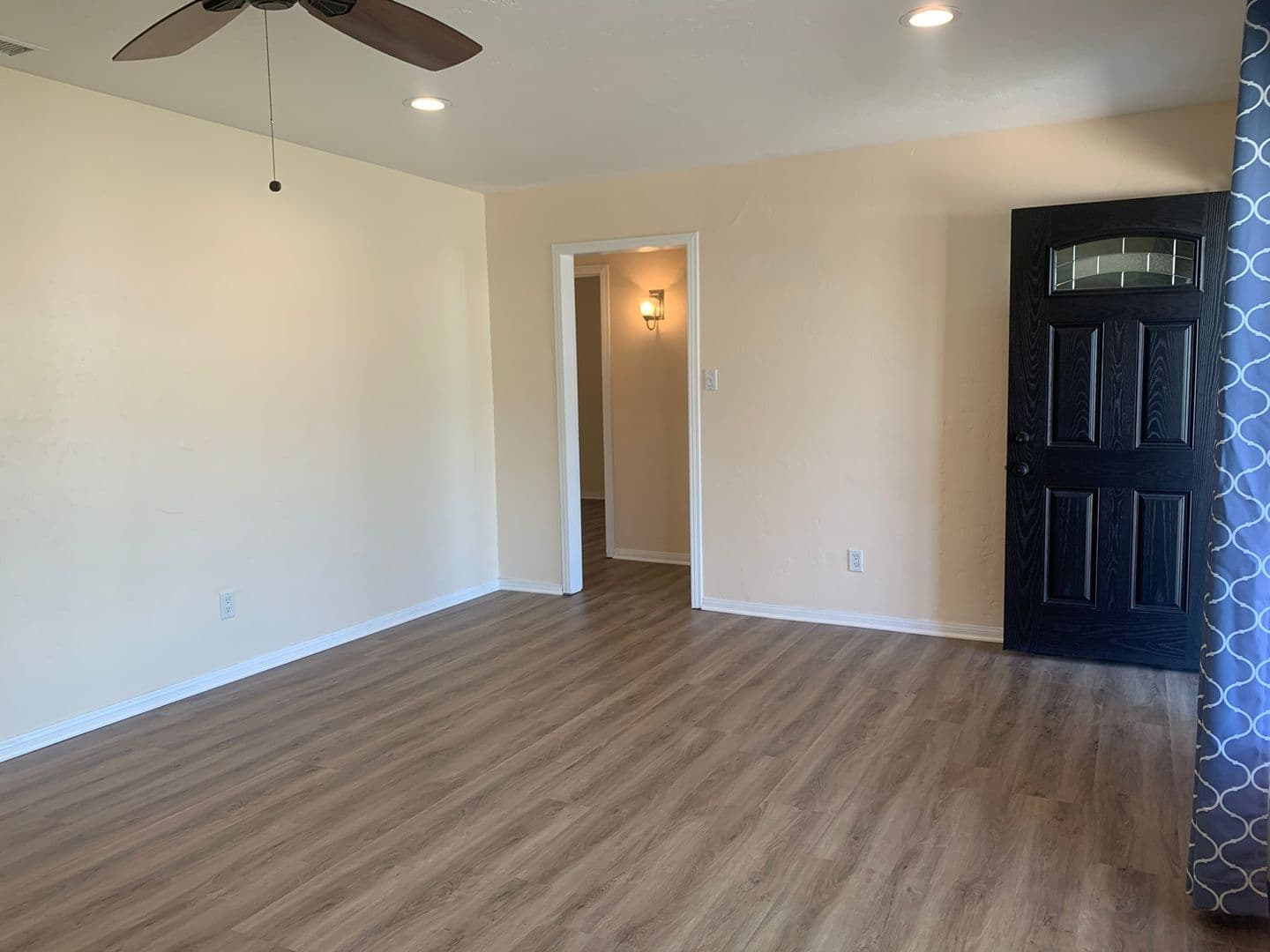 El Cajon House: 489 El Monte Rd