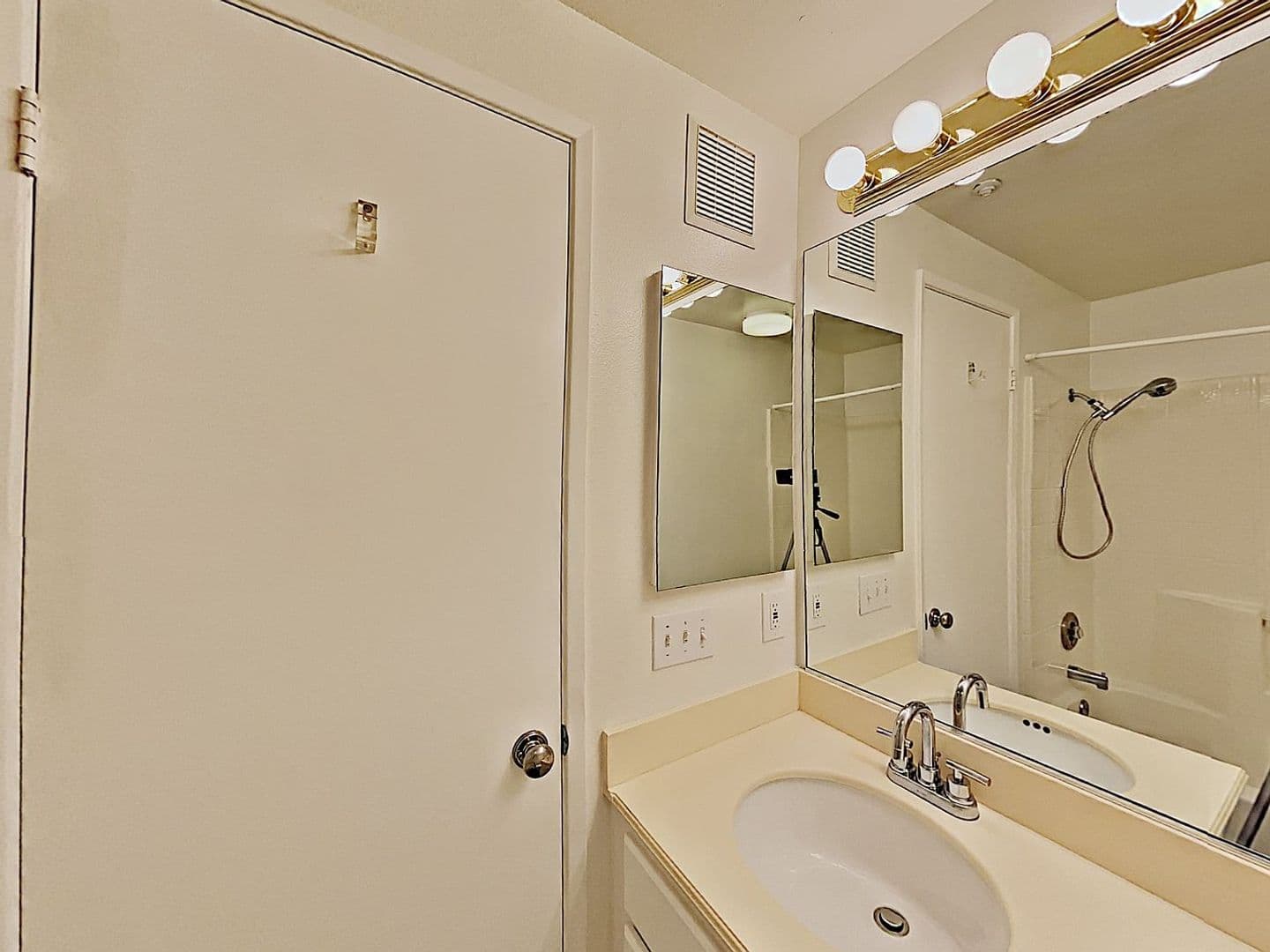 San Diego Condo: 11145 Affinity Ct #21