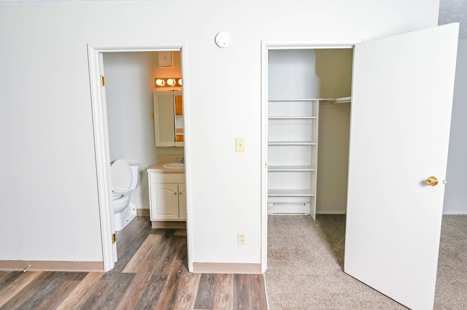 Youngstown Apartment: 4151-4201 Logangate Road