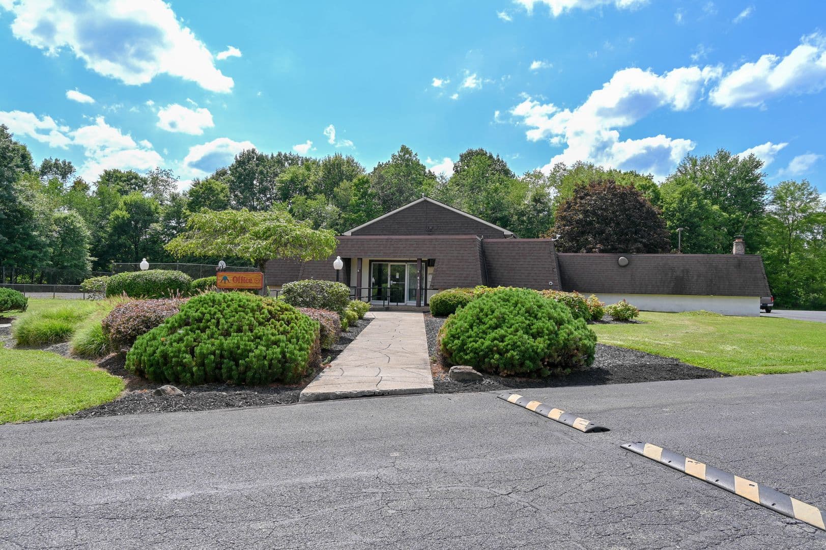 Youngstown Apartment: 4151-4201 Logangate Road