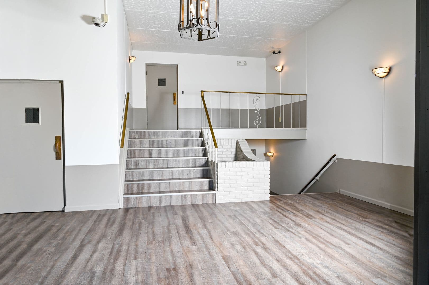 Youngstown Apartment: 4151-4201 Logangate Road