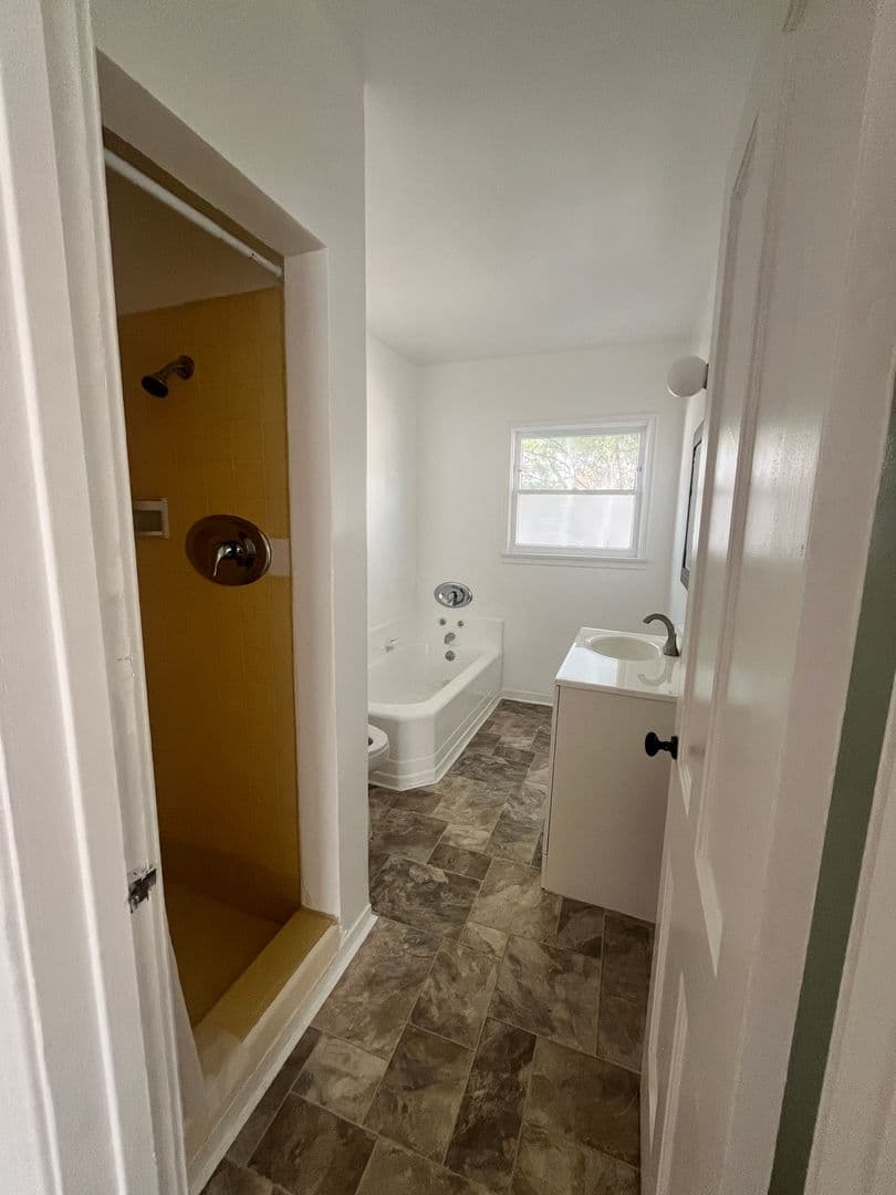 Pasadena Apartment: 2010 N Los Robles Ave.