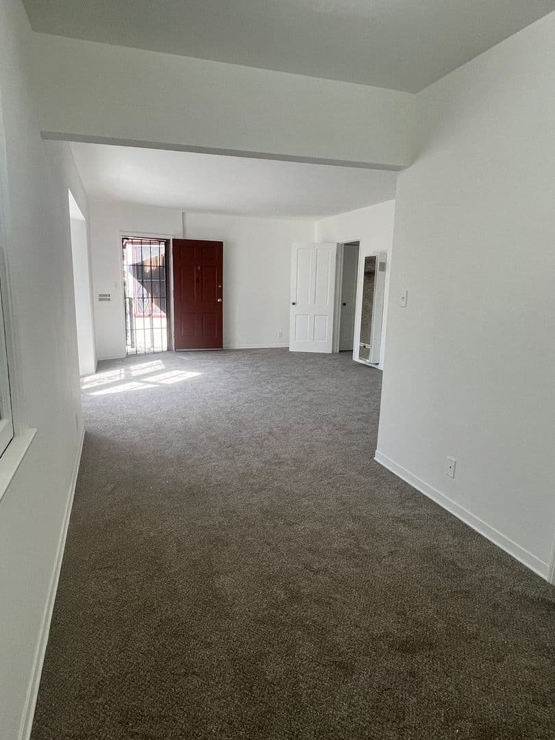 Pasadena Apartment: 2010 N Los Robles Ave.