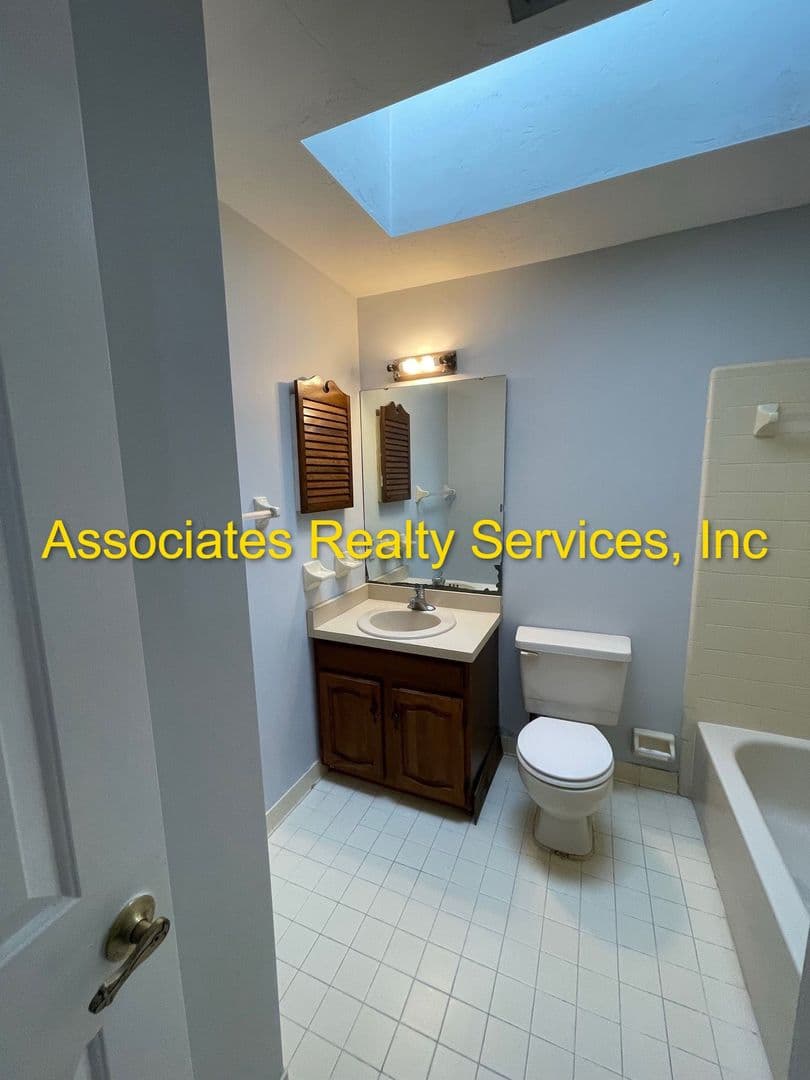 Gainesville House: 2904 NW 68th Avenue