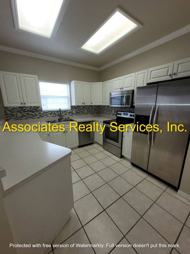 Gainesville House: 4840 NW 78th Rd