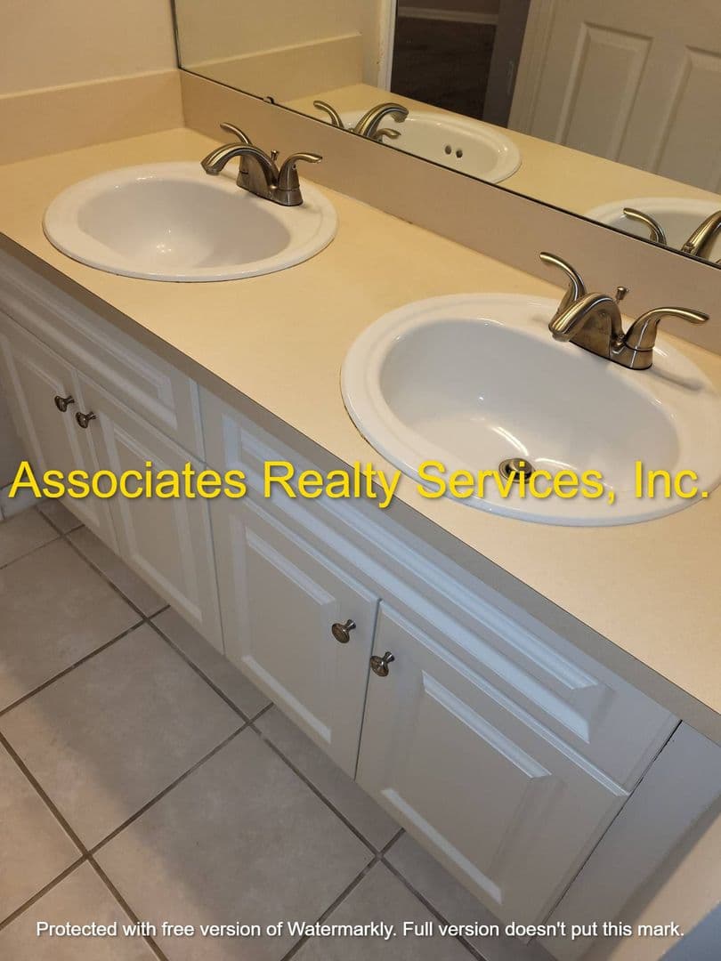 Gainesville House: 4840 NW 78th Rd