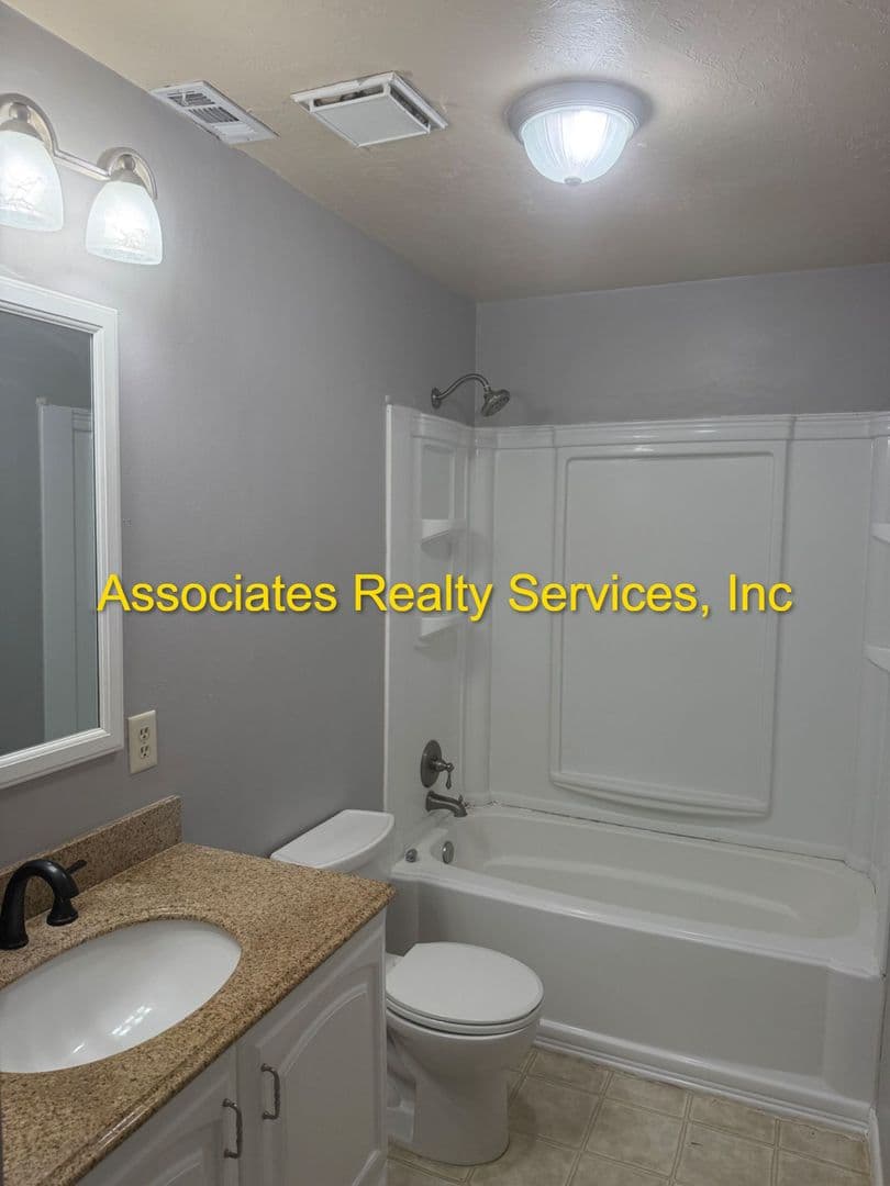 Gainesville House: 10205 NW 25th Place