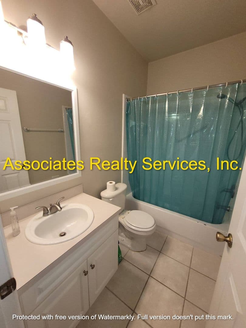 Gainesville House: 4840 NW 78th Rd