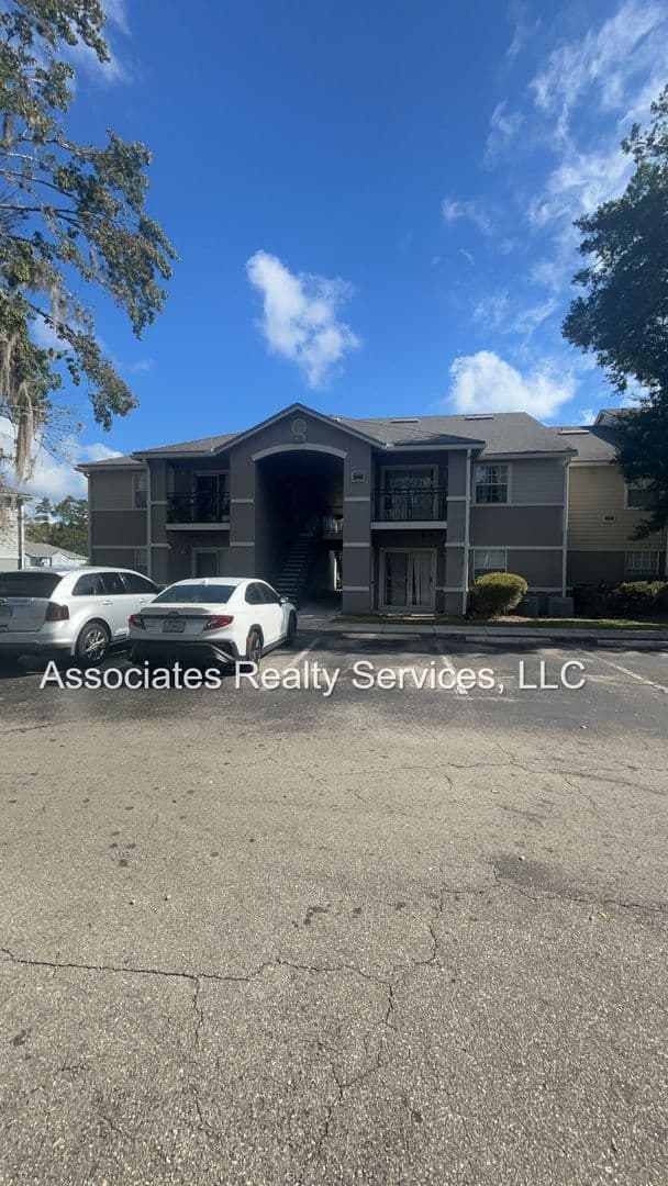 Gainesville House: 3705 SW 27th St,