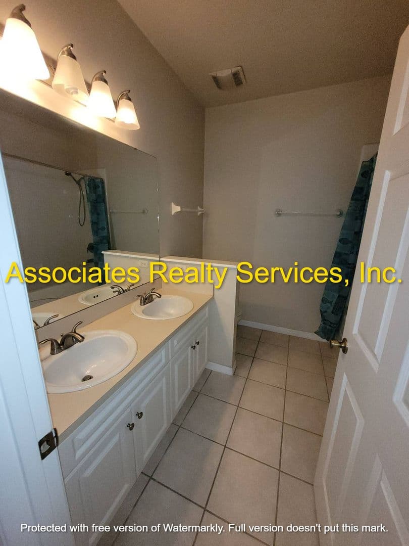 Gainesville House: 4840 NW 78th Rd